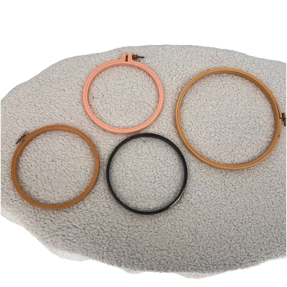 Lot Of 4 Wood Metal & Plastic Embroidery Hoops 1- 8” 3- 6” Sewing Needlework